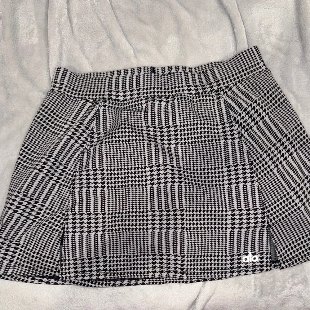 ALO Yoga Black & White Plaid Skort